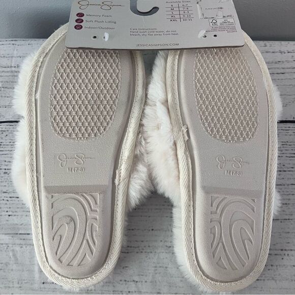 Jessica Simpson Fuzzy Slippers With Pearl Beads Size 7-8 NWT! - Picture 4 of 6